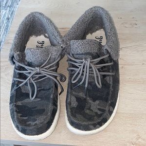 Women’s High Top Sherpa lined Shoes